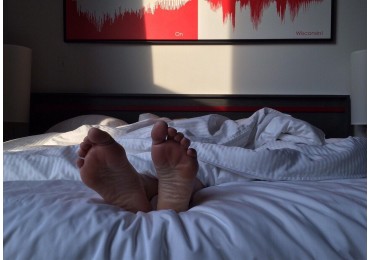 Jaka kołdra dla wysokiej osoby sprawdzi się najlepiej? Zapewnij sobie regenerujący sen „od stóp do głów”